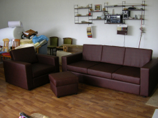 Холна гарнитура тапицирана с естествена кожа и пълнеж от дунапрен