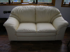 Кожен диван с пълнеж от силиконов пух