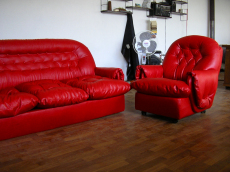 Реставрирана и претапицирана холна гарнитура с висококачествена еко кожа и капитонаж(фигурно облицоване)